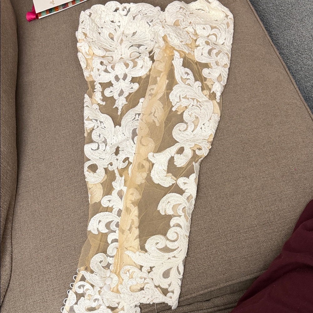 Maggie Sottero Ivory Detachable Sleeves - Picture 4 of 5